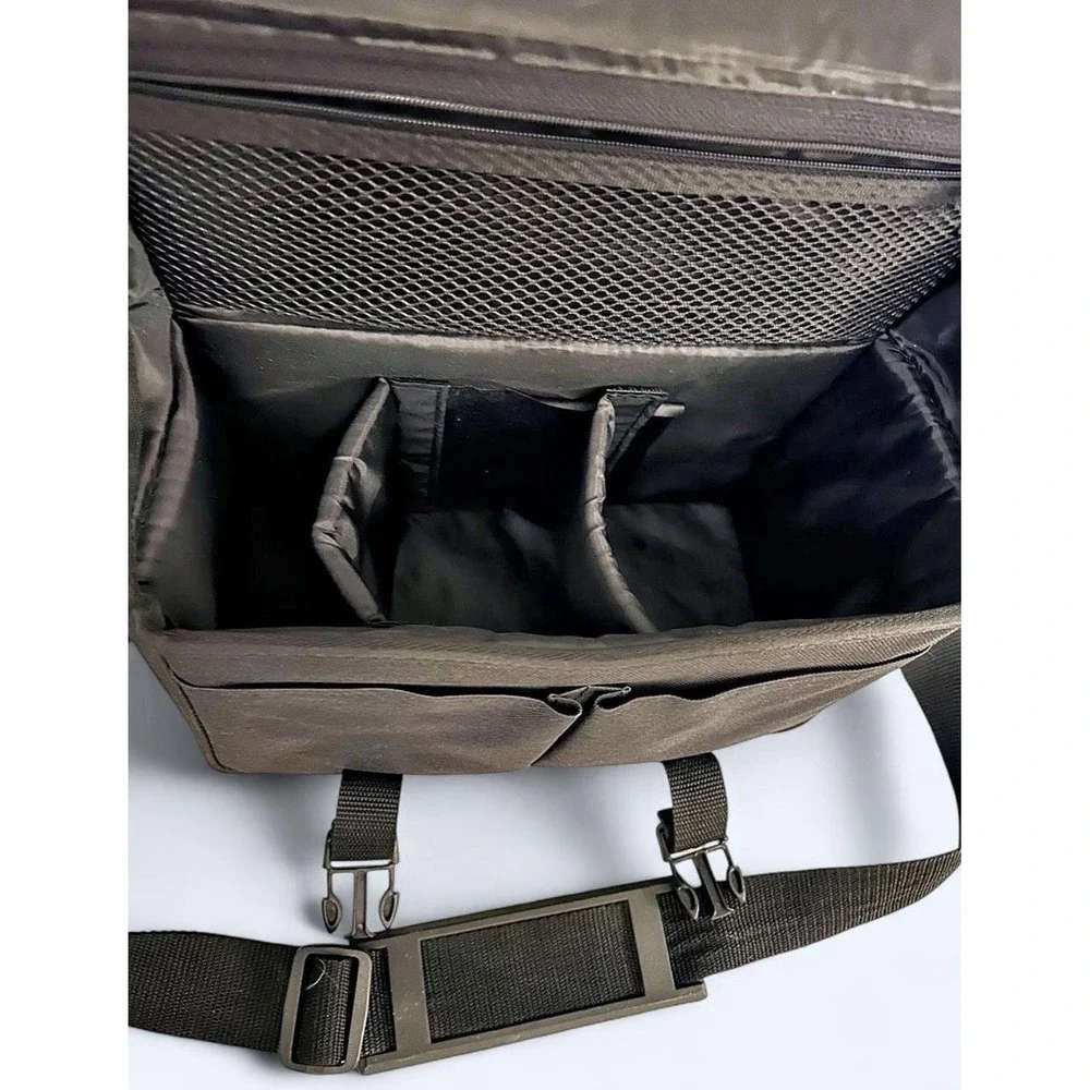Canon Black Nylon Camera Shoulder Carry Bag Padded Dividers w/ Strap